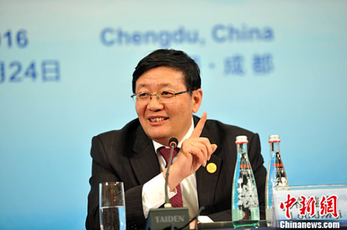 7月24日，中国财政部部长楼继伟答记者问。当日，二十国集团(G20)财长和央行行长会议在成都闭幕，会后，楼继伟出席主席国新闻发布会并回答记者提问。<a target='_blank' href='http://www.chinanews.com/'>中新社</a>记者 张浪 摄