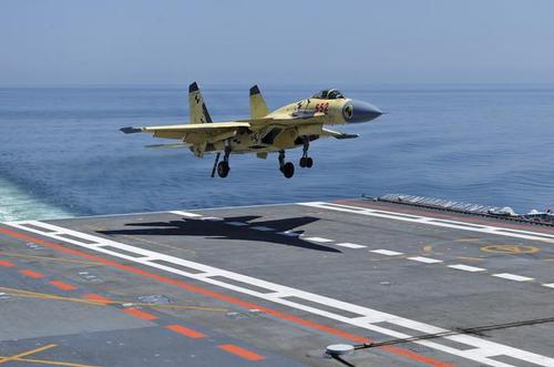 歼15飞行员训练中牺牲：跳伞时飞机上仰达80度