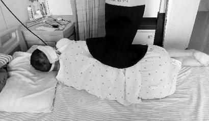 女孩被母亲男友砍伤 身中10多刀两条手筋被砍断 女孩被母亲男友砍伤 身中10多刀两条手筋被砍断