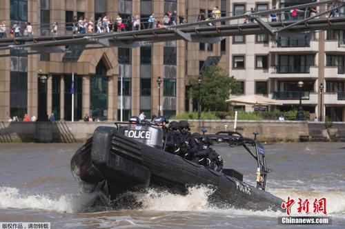 图为演习现场。