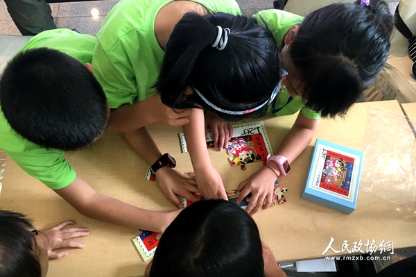 开展邮票拼图比赛1