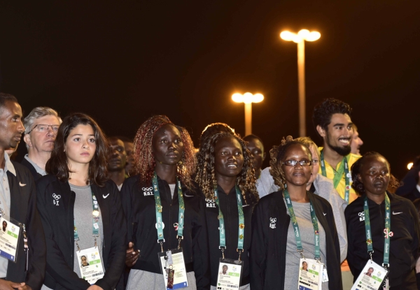 新华社照片，里约热内卢，2016年8月3日 
   （里约奥运会）（6）难民奥林匹克代表团举行升旗仪式
    8月3日，难民奥林匹克代表团成员参加升旗仪式。
    当日，奥运会历史上首次组建的难民奥林匹克代表团在里约奥运村举行升旗仪式。 
    新华社记者沈伯韩摄
