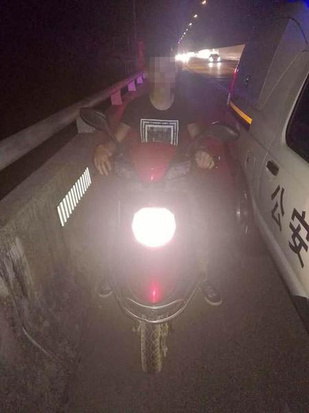 浙江一外卖小哥跟导航上高速 3公里订单走30公里