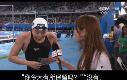 女子100仰半决赛中，中国选手傅园慧以58秒95的好成绩获第三，晋级决赛！她可能是这届奥运会第一个还没开始决赛就出名的中国运动员了。