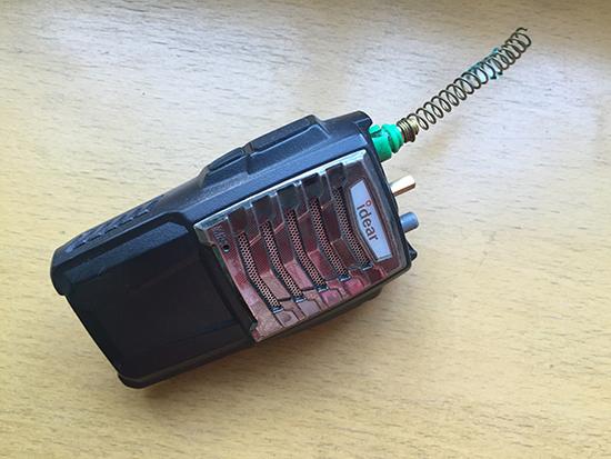 上海南京路小广告难禁:人日均万张 对讲机躲城管