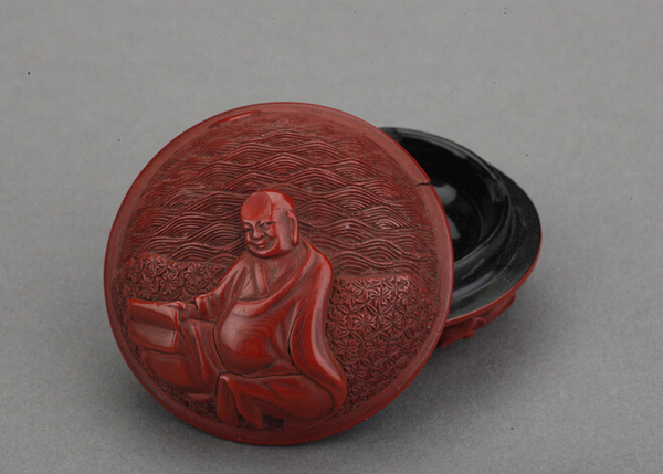 剔红人物纹圆盒 剔红人物纹圆盒