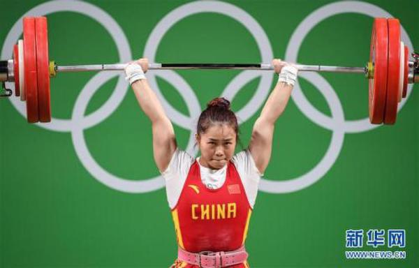 邓薇破纪录夺金牌 打破挺举和总成绩两项纪录