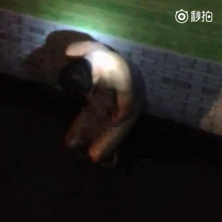 高中老师被裸体示众 高中老师被裸体示众