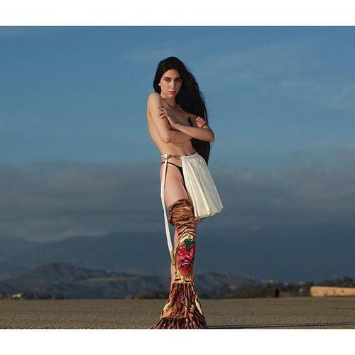 她说：“我继续留长发的原因是想看看它会不会有一天自己停止生长?！? suffix=