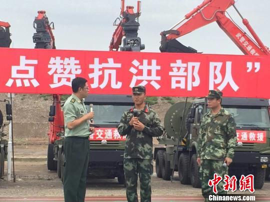 抗洪公益歌曲《又见到你》主创团队走进抗洪部队?！÷碛榔?摄