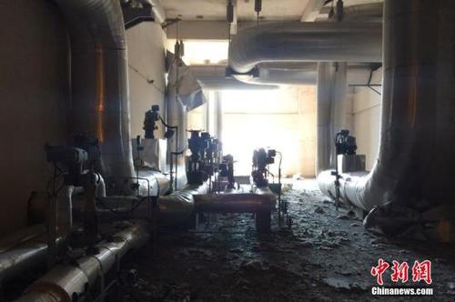 湖北当阳爆管事故核心现场曝光 物品扭曲变形。钟欣 摄 点击进入下一页