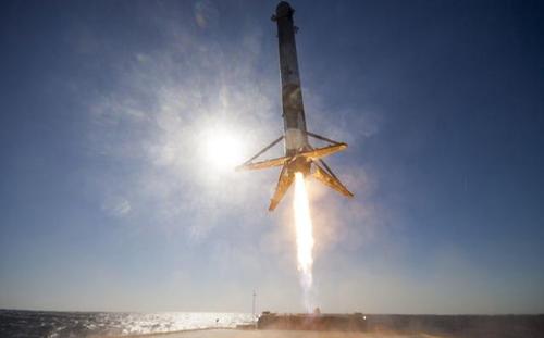 美国猎鹰9号火箭再次成功完成返回着陆