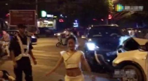 女子驾车撞人后绕死者跳舞被刑拘 排除酒驾毒驾