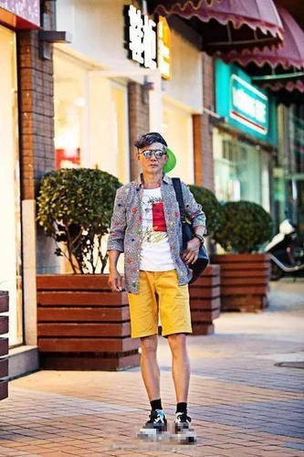 据悉，“放鹅爷爷”是在退休后，才创建了养鹅基地。