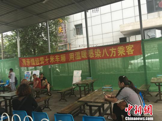 河北石家庄“公交休憩驿站”亮相市民赞添幸福感