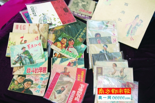 “连友”们收藏的小人书。


