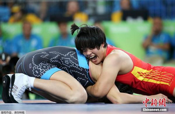 奥运摔跤女子自由式75公斤级张凤柳获铜牌1