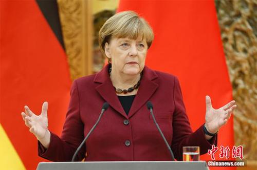 10月29日，中国国务院总理李克强在北京人民大会堂同德国总理默克尔举行会谈?；崽负罅焦芾砉餐峒钦摺?<a target='_blank' href='http://www.chinanews.com/'>中新社</a>记者 盛佳鹏 摄