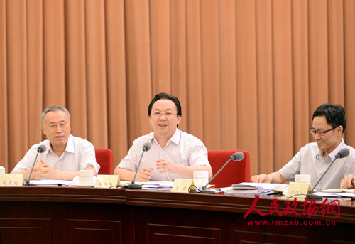 图③中科院副院长谭铁?；赜ξ狈⒀?。 本报记者 姜贵东 摄