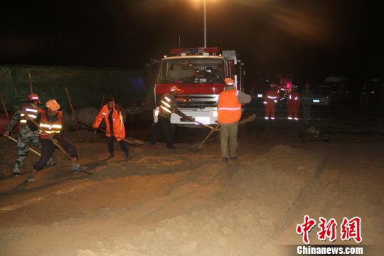救援工作正在有序进行?！⊥粲?摄