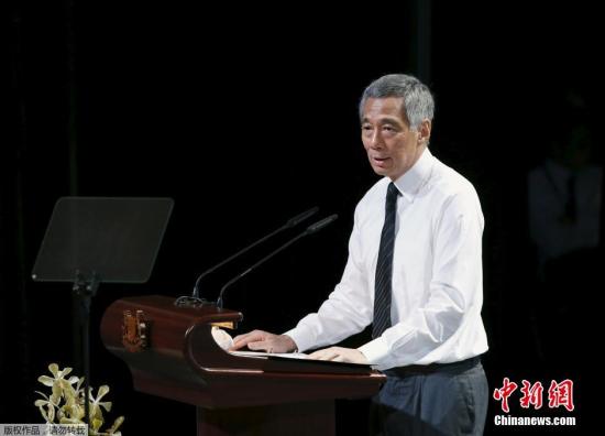 当地时间3月29日，新加坡建国总理李光耀的国葬仪式29日举行，移灵队已从国会大厦出发，前往举行国葬礼的新加坡国立大学文化中心。图为当地时间29日下午2时在新加坡国立大学文化中心举行新加坡建国总理李光耀的国葬仪式。