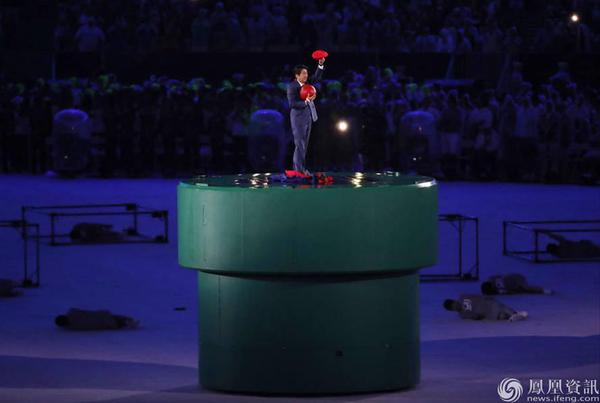 安倍化身超级马里奥