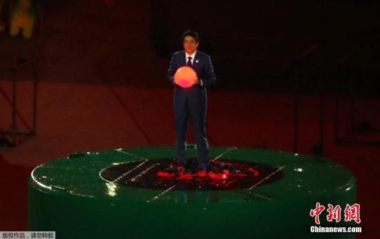 当地时间8月21日，2016里约奥运会闭幕式在马拉卡纳体育场内举行。图为日本首相安倍晋三以超级马里奥形象出现。