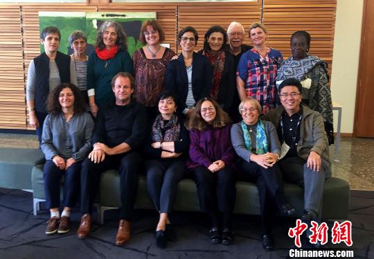 国际儿童读物联盟执委会合影?！±?摄