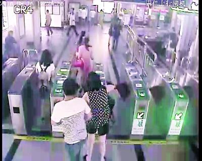 地铁惯偷被抓后感叹:太好下手 不偷对不起自己