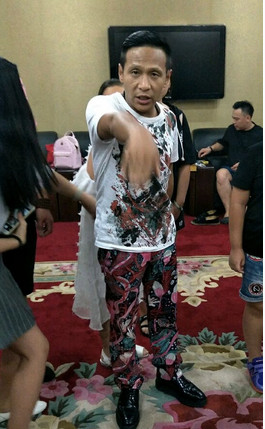 宋小宝耍大牌被殴