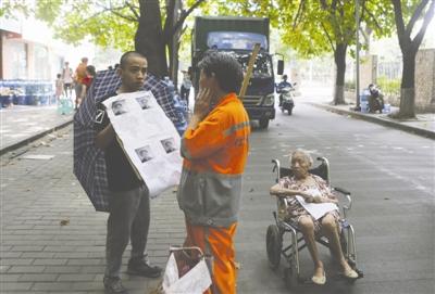 残疾孙子推着九旬奶奶寻找走失四天的脑萎缩父亲