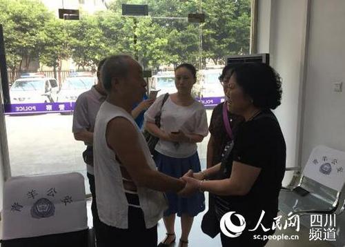 苦候60载梦圆今朝 花开花落泪已千行