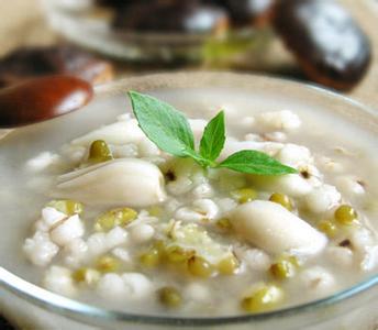 薏米绿豆百合粥 薏米绿豆百合粥