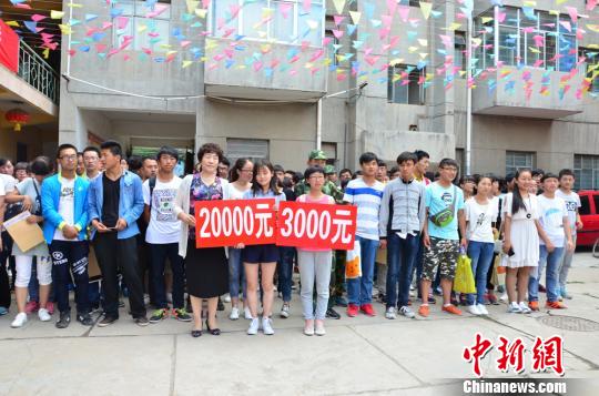 甘肃临洮众筹百万爱心款助数百贫困生“逐梦”(图)