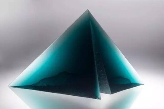 ▲王建中? 抵达? 玻璃