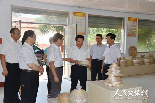 推动特色文化镇村建设