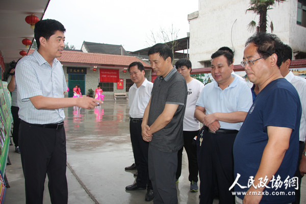 大力加强农村文化建设