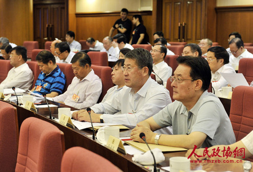 常委们认真听取刘延东作关于“促进社会主义文艺繁荣发展”的报告3 常委们认真听取刘延东作关于“促进社会主义文艺繁荣发展”的报告3