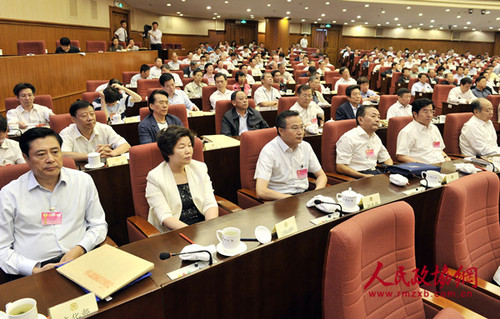 图为各部委领导列席政协十二届全国委员会常务委员会第十七次会议。