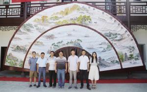 5.28米高近400斤重！绍兴现“巨无霸”折扇