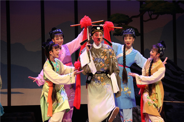 大型黄梅戏《靠善升官》