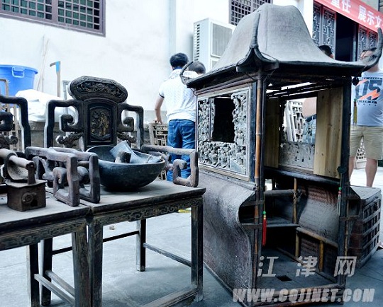 花轿（不含轿顶）仅有太师椅高。李皓 摄