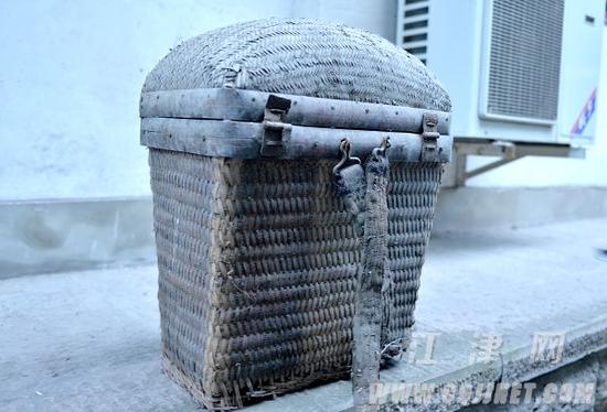 这是赶考用的书箱，在刘栋林的口中，也暗喻“书香门第”。李皓 摄