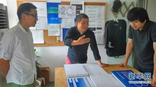 △设计师袁由敏（中）、方宏章（左）和隋焕臣