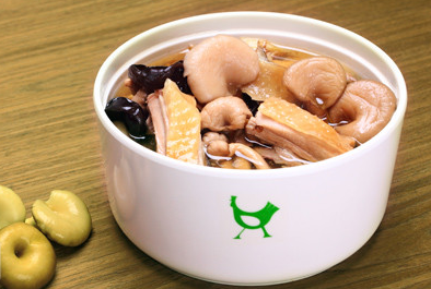 蘑菇冬笋鸡翅汤 蘑菇冬笋鸡翅汤