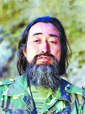 张金星蓄须明志。