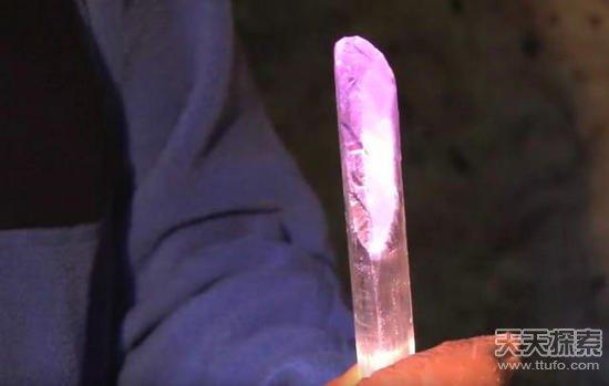 男子野外挖到奇石:切割后的发现让人震撼