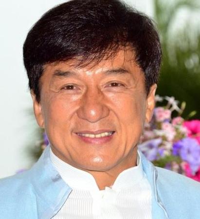 点击图片翻到下一页>> 成龙荣获奥斯卡终身成就荣誉奖 首位华人获奖比肩黑泽明宫崎骏(图)