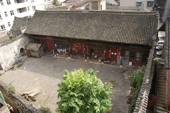 原文配图：龙家民居旧貌。