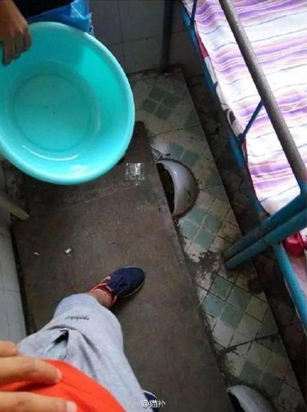 曝河北一中学新生住